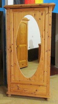 Policová skříň se zrcadlem - celomasiv - Výborný stav