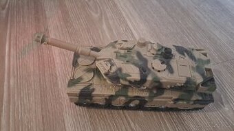 Hračka tank - interaktivní