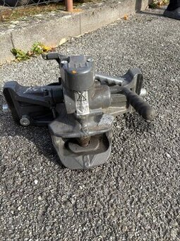 Automatický hubicový závěs