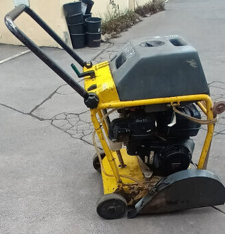 Řezačka asfaltu a betonu Wacker