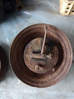 Náboje kol Tatra předválečné.