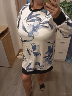 Halenka bílá s květy