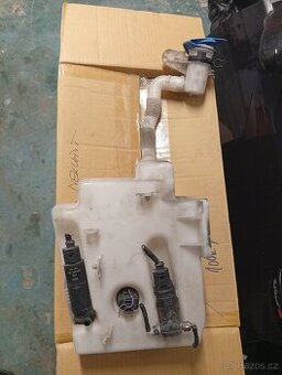 Prodám nádobka na ostřikovače na VW golf 5,dva motůrky