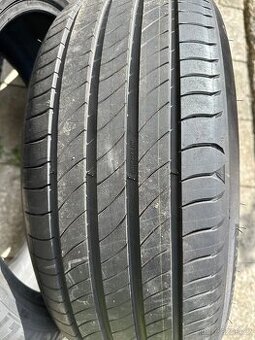 235/4520 Michelin primacy 4 nove letni pneu