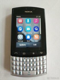 Nokia Asha 303 s krabičkou a s příslušenstvím