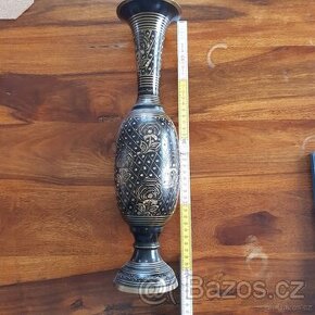 Mosazná váza černá