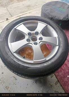 Pirelli Carrier 205/55 R16 91H na stříbrném litým disku