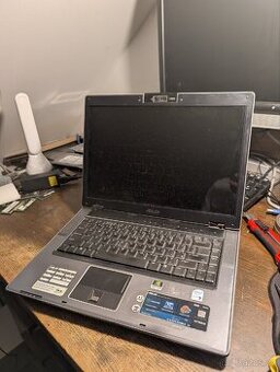 Asus V1J - 1