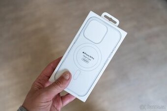 Průhledný kryt s MagSafe na iPhone 16 Pro - záruka v ČR