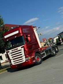Scania R560 nosič kontejnerů V8