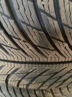 Pneu zimní 225-40-18