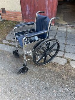 Kompenzační pomůcky - invalidní vozík, chodítko