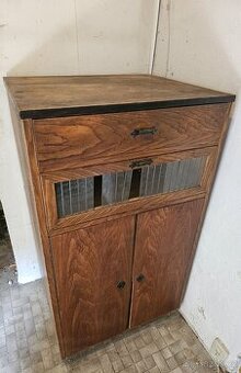 Funkcionalistická komoda / kredenc – 30.–50. léta