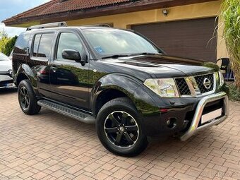 Nissan Pathfinder 2.5 dCi Tažné Xenon Navi 7 míst