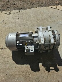 Elektromotor s převodovkou