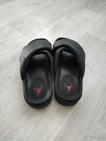 Dámské žábky - Nike Jordan Sophia - 39

Dámské skluzavky