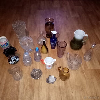 Prodám staré české sklo -karafy,vázy ,mísy poháry,džbány ap.