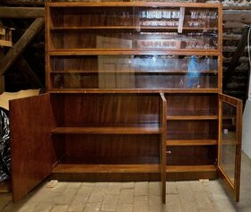 krásná třešňová prosklená KNIHOVNA