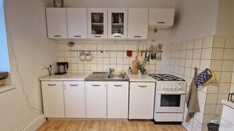 Kuchyňská linka se sporákem