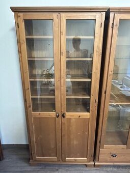 IKEA prosklená skříň