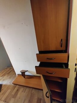 Sestava do predsine: Botnik, vesak, skrin