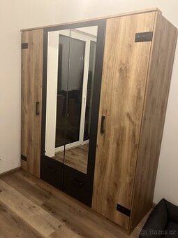 Šatní skříň - 1