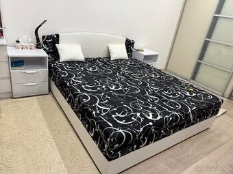 Celočalouněná postel