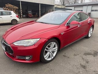 Tesla S85 r.v.2016 , ČR , 220000 km