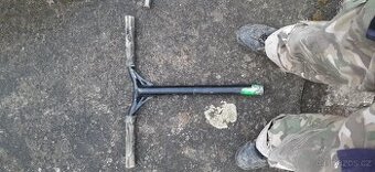 Řídítka na freestyle koloběžka titan