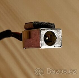 Náhradní napájecí konektor