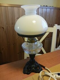 Stará petrolejová lampa na ele - 1