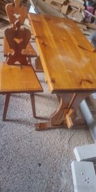 Stůl a židle vyřezávané