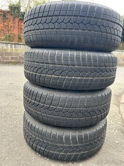 Zimní pneu 215/55/R16/97H včetně disku + poklice