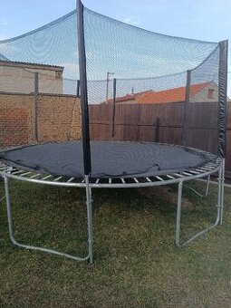 Trampolína