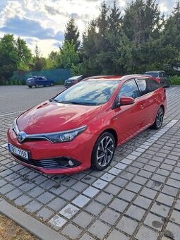 Prodám Toyota Auris Combi HYBRID 1.8