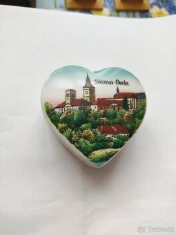 Porcelánová upomínková dóza Buda Zn. Viktoria SUPER STAV