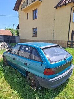 Opel astra 1.4 benzín 44kw r.v.1996