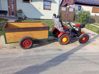 Malotraktor domácí výroby s vlečkou