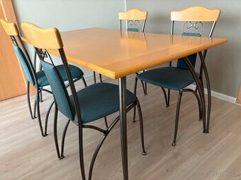 Luxusní italský jídelní stůl + 4 židle – masiv, TOP stav