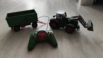 Traktor s vlečkou na dálkové ovládání