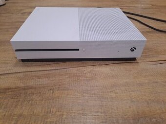 Prodám Xbox one S 500GB s kabeláží