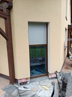 francouzské okno včetně el. rolety