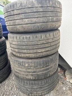 Letní pneu 235/35 R19