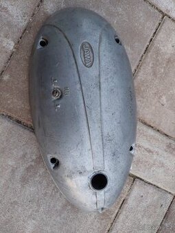 Jawa 250 kyvacka - víko motoru
