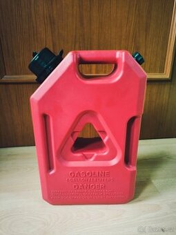 Plastový kanystr 3,8L - červená