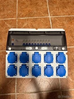 Zásuvková skříň jištěná 10x230V