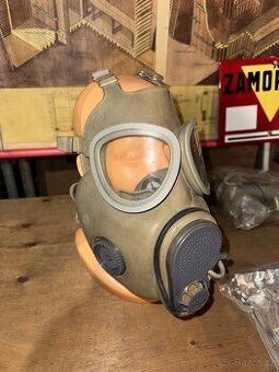 Vojenská plynová maska M10M ČSLA