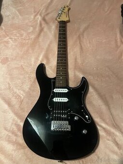 Elektrická kytara Yamaha Pacifica 112V
