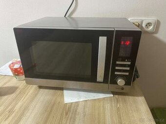 Mikrovlná trouba switch on