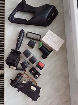 Náhradní díly, čidlo klimatizace, páčky, světla